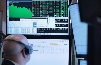 Bitcoin Tops 72000 But Circle crypto news analysis