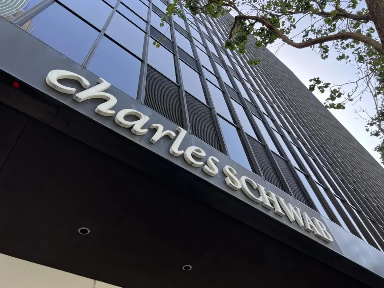 Charles Schwab Begins US Rollout in 2026 with a Shocking 100 Percent Increase in Spot Crypto Trading for the Best Retail Customers